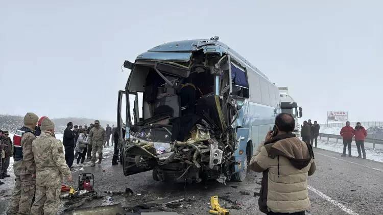 Erzurum kara yolunda can pazarı: Meydana gelen zincirleme kazada 1 ölü, 31 yaralı var! 7