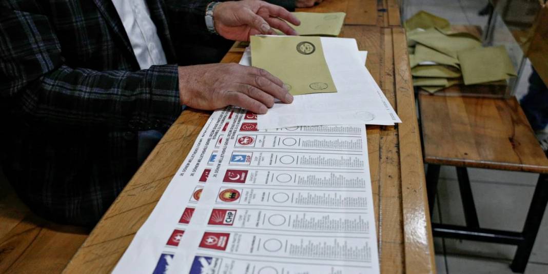 Son seçim anketinde dikkat çeken sonuç: O parti, 2 puanı kaparak zirveye çıktı! 7