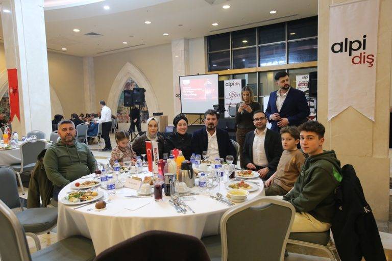 Alpi Diş Hastaneleri’nin Geleneksel İftarı Yoğun Katılımla Gerçekleşti 1