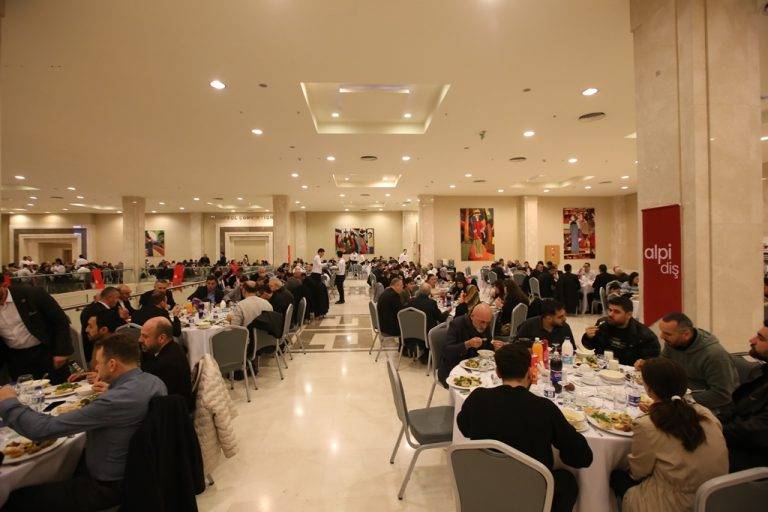 Alpi Diş Hastaneleri’nin Geleneksel İftarı Yoğun Katılımla Gerçekleşti 15