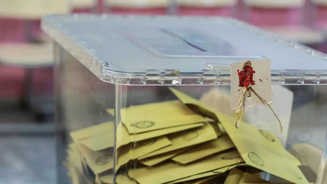 Son seçim anketinde dikkat çeken sonuç: O parti, 2 puanı kaparak zirveye çıktı! 1