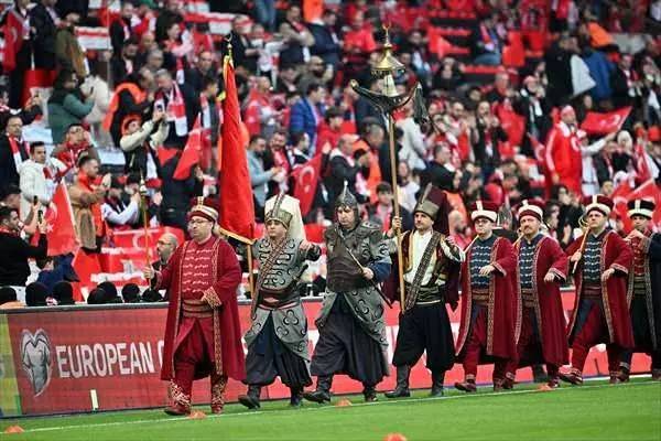 Türkiye galibiyetini kutladı: İşte, Milli maçın en etkileyici kareleri! 10