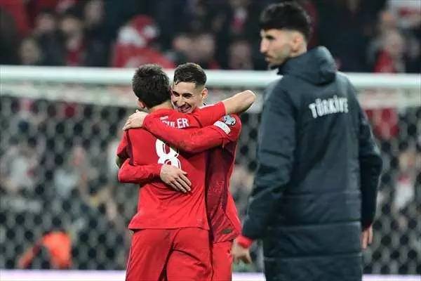 Türkiye galibiyetini kutladı: İşte, Milli maçın en etkileyici kareleri! 18