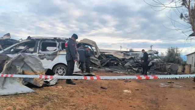Bayram sabahı Antalya'dan kahreden haber! Yangın faciasında 5'i çocuk 6 ölü 3