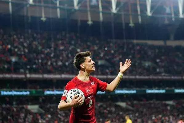 Türkiye galibiyetini kutladı: İşte, Milli maçın en etkileyici kareleri! 9