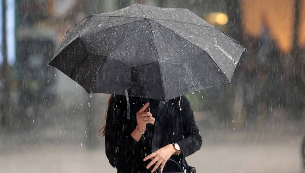 Meteoroloji uyardı: O bölgelerde 3 gün boyunca sağanak yağış var! Bugün hava nasıl, Pazartesi hava nasıl olacak? 13