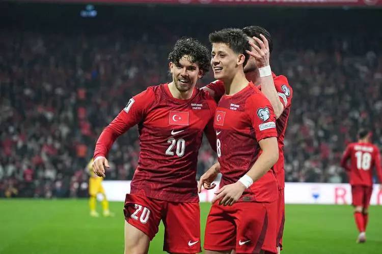 Türkiye galibiyetini kutladı: İşte, Milli maçın en etkileyici kareleri! 2