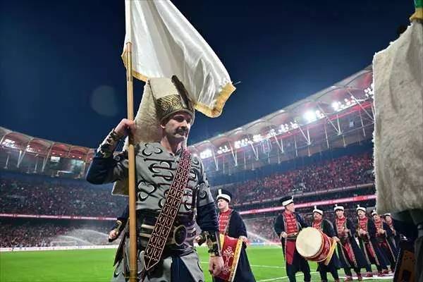 Türkiye galibiyetini kutladı: İşte, Milli maçın en etkileyici kareleri! 14