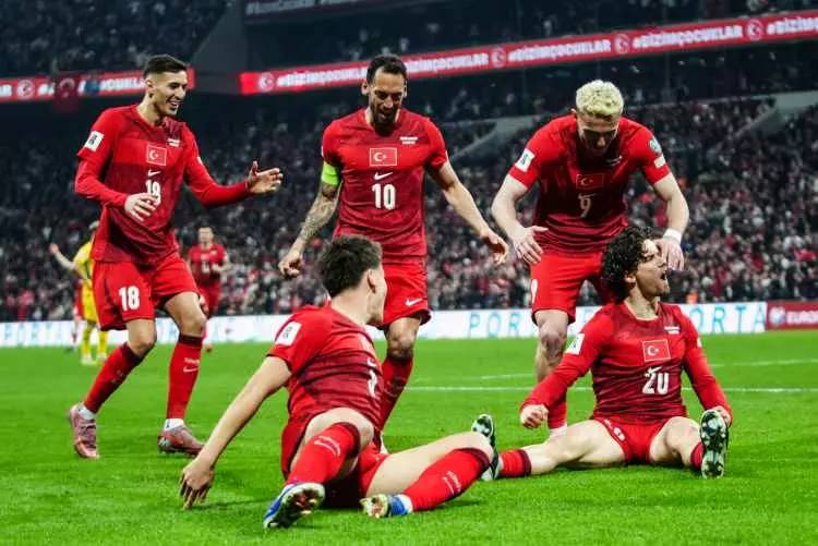 Türkiye galibiyetini kutladı: İşte, Milli maçın en etkileyici kareleri! 15