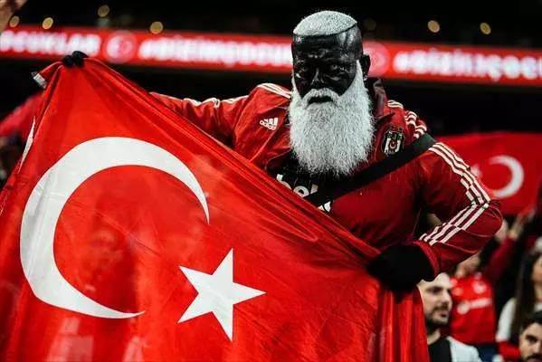 Türkiye galibiyetini kutladı: İşte, Milli maçın en etkileyici kareleri! 12