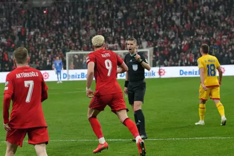 Türkiye galibiyetini kutladı: İşte, Milli maçın en etkileyici kareleri! 17