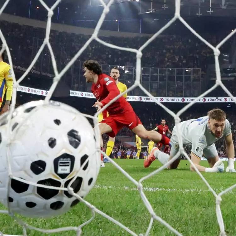 Türkiye galibiyetini kutladı: İşte, Milli maçın en etkileyici kareleri! 21