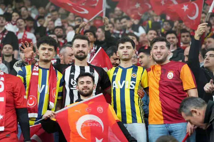 Türkiye galibiyetini kutladı: İşte, Milli maçın en etkileyici kareleri! 31