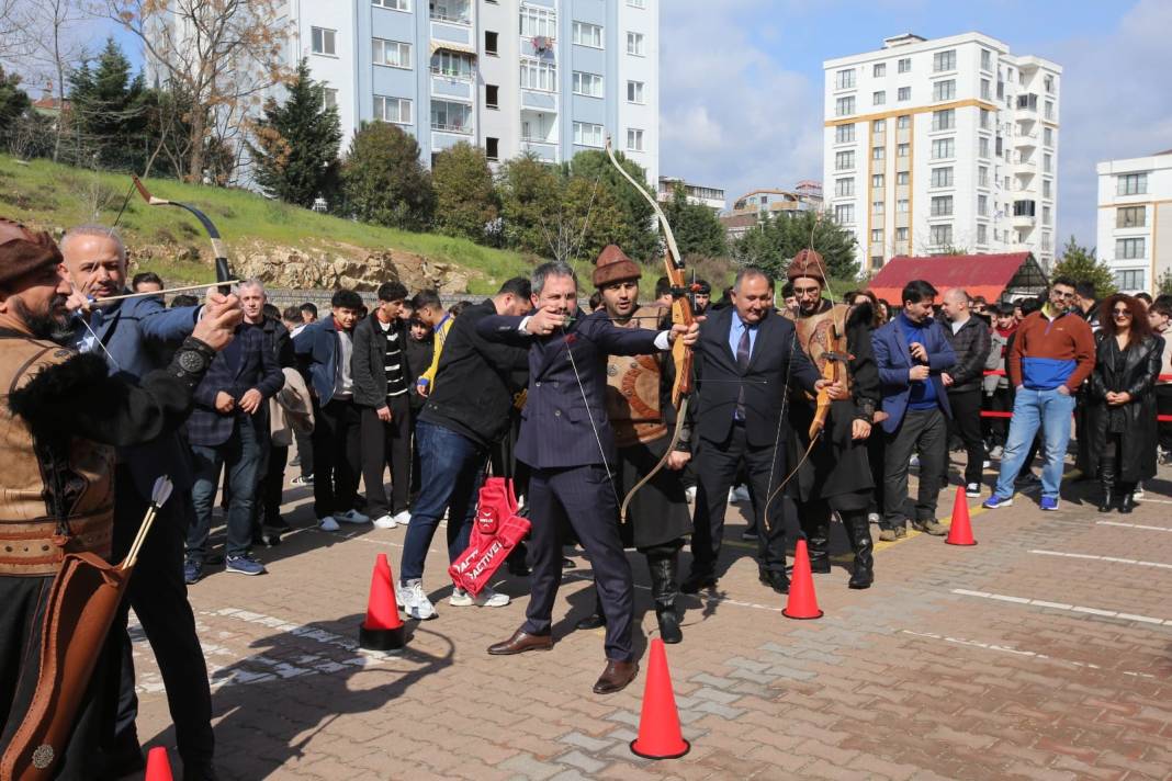 Pendik Kaymakamlığı, AHİSİAD ve Milli Eğitim Müdürlüğü İşbirliği İle Nevruz Bayramı Coşku İle Kutlandı 17
