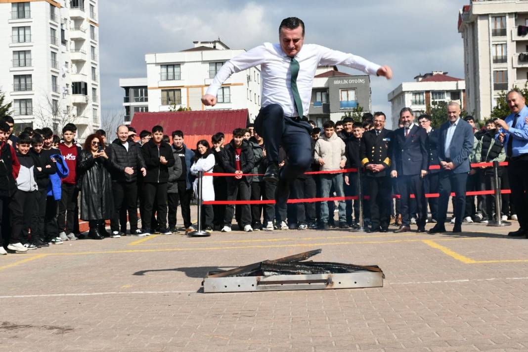 Pendik Kaymakamlığı, AHİSİAD ve Milli Eğitim Müdürlüğü İşbirliği İle Nevruz Bayramı Coşku İle Kutlandı 16
