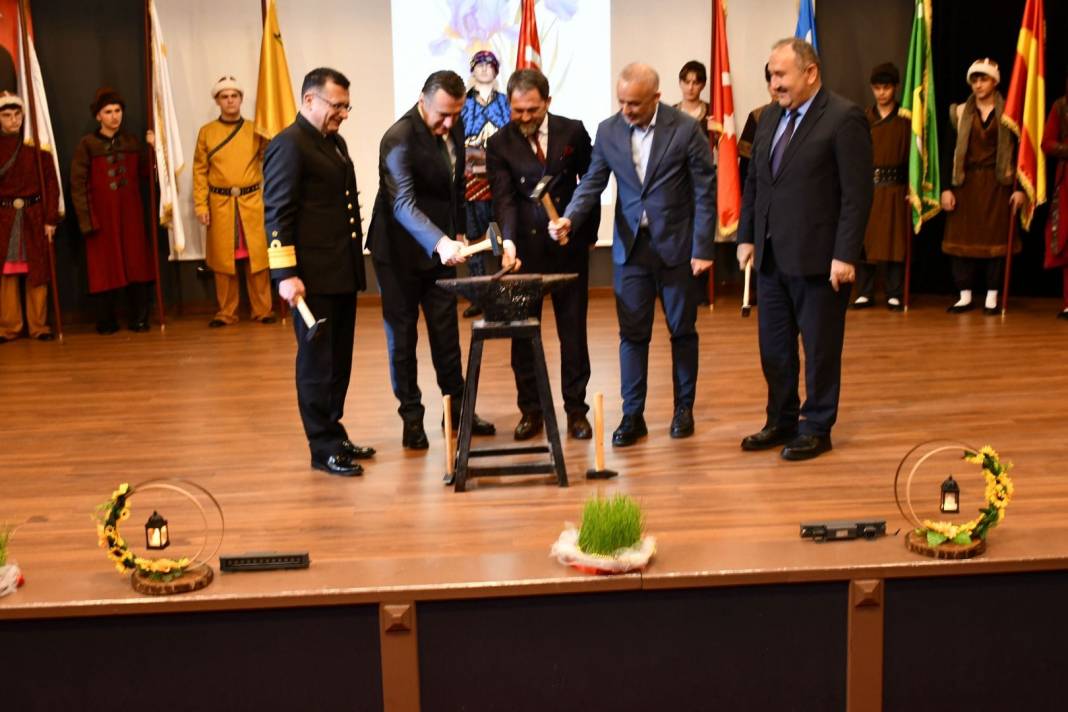 Pendik Kaymakamlığı, AHİSİAD ve Milli Eğitim Müdürlüğü İşbirliği İle Nevruz Bayramı Coşku İle Kutlandı 6