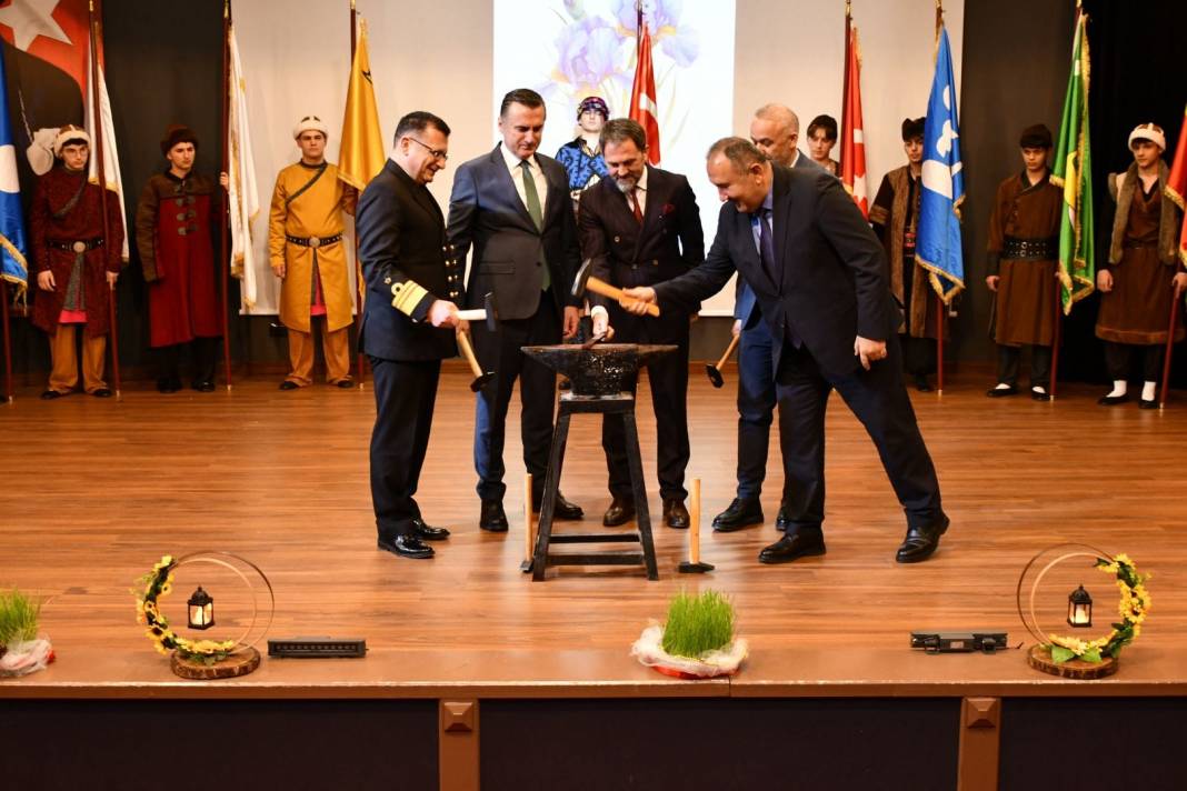 Pendik Kaymakamlığı, AHİSİAD ve Milli Eğitim Müdürlüğü İşbirliği İle Nevruz Bayramı Coşku İle Kutlandı 5