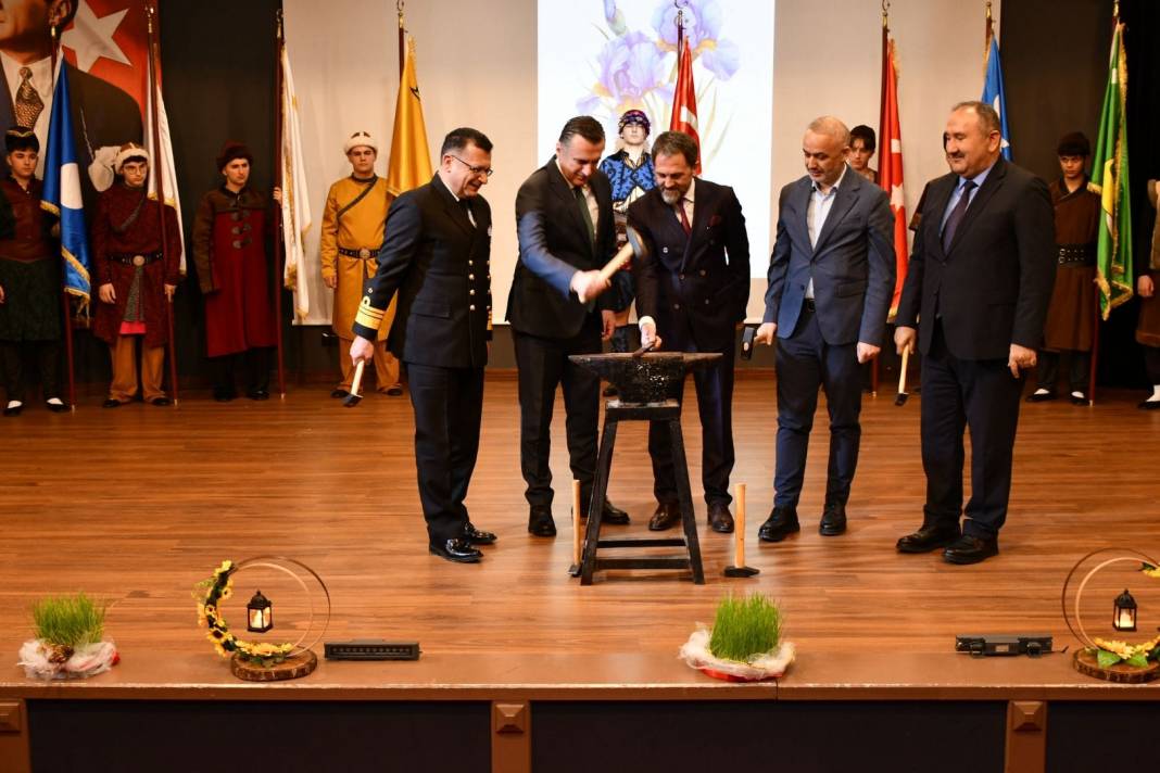 Pendik Kaymakamlığı, AHİSİAD ve Milli Eğitim Müdürlüğü İşbirliği İle Nevruz Bayramı Coşku İle Kutlandı 4