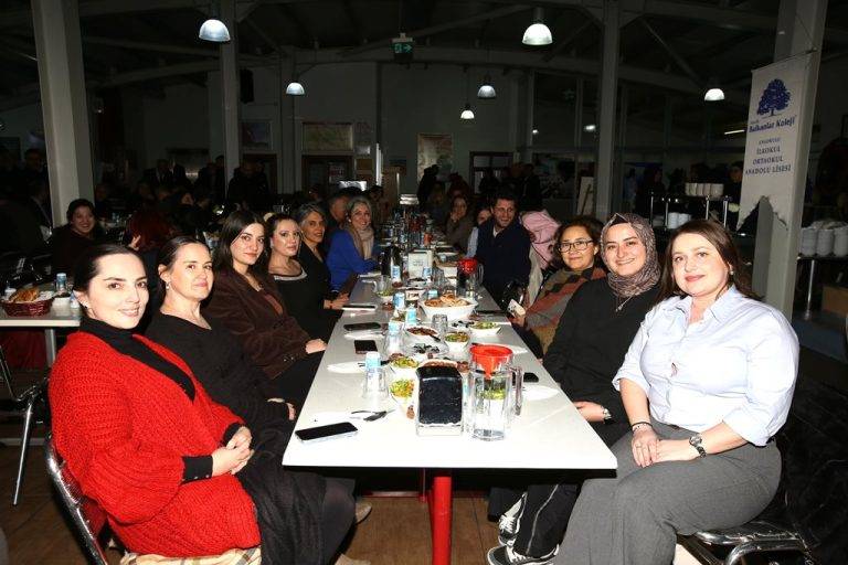 Eryetiş -Balkanlar okulları eğitim camiasını iftar programında buluşturdu 11