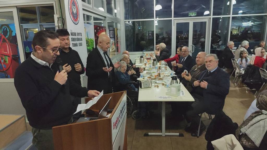 Eryetiş -Balkanlar okulları eğitim camiasını iftar programında buluşturdu 13