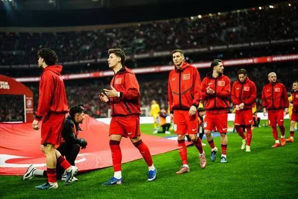 Türkiye galibiyetini kutladı: İşte, Milli maçın en etkileyici kareleri! 28