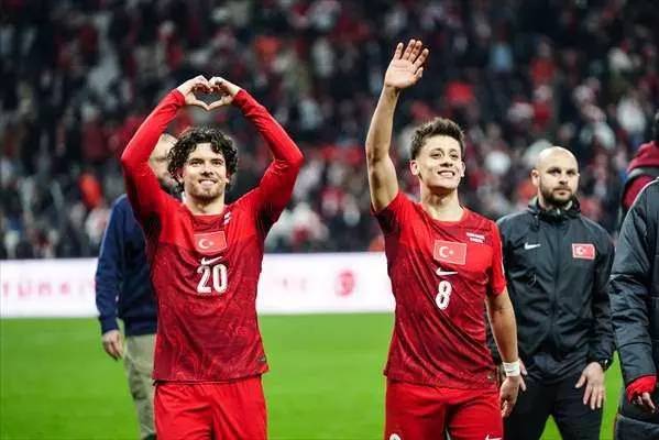 Türkiye galibiyetini kutladı: İşte, Milli maçın en etkileyici kareleri! 30