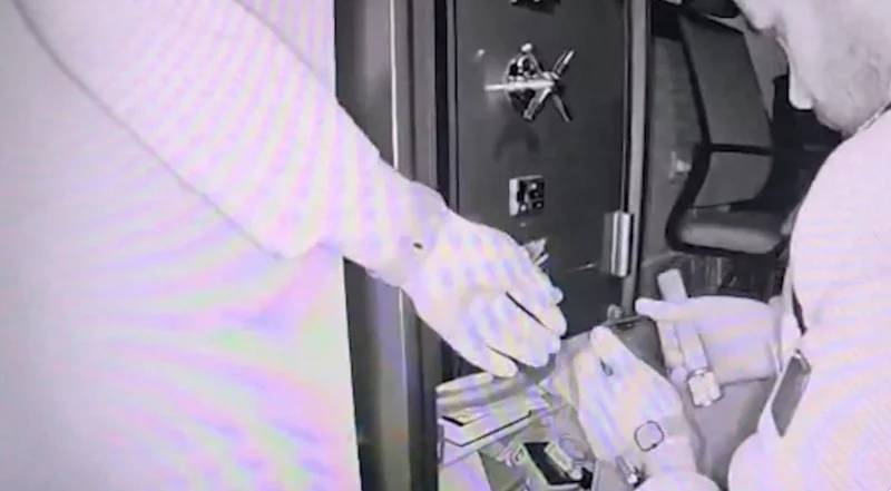 CHP'li başkan milletin parasıyla harem kurmuş! Uşak Belediye Başkanı Özkan Yalım'ın 4 sevgilisi olduğu ortaya çıktı 9