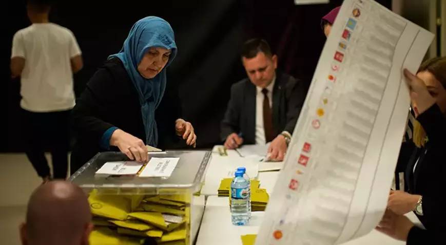 Bu pazar seçim olsa oyunuzu hangi partiye verirdiniz? İşte gündemi sallayan anket sonucu! 4