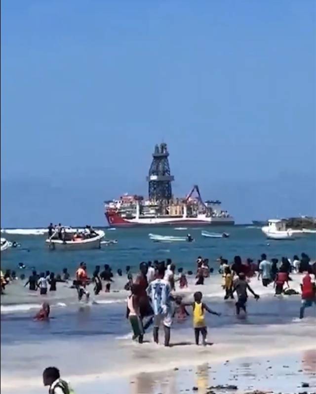 Çağrı Bey Somali'ye ulaştı: Türk gemisi yoğun ilgi gördü! 1