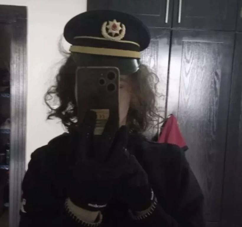 Okul canisinin cinsiyet ifadesi ve yeni fotoğrafları pes dedirtti! Polis kıyafetleri, kadın eteği daha neler... 3