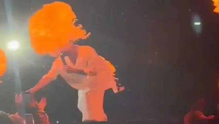 Tan Taşçı konserinde olay: Sahnede alevler yüzüne patladı! 5