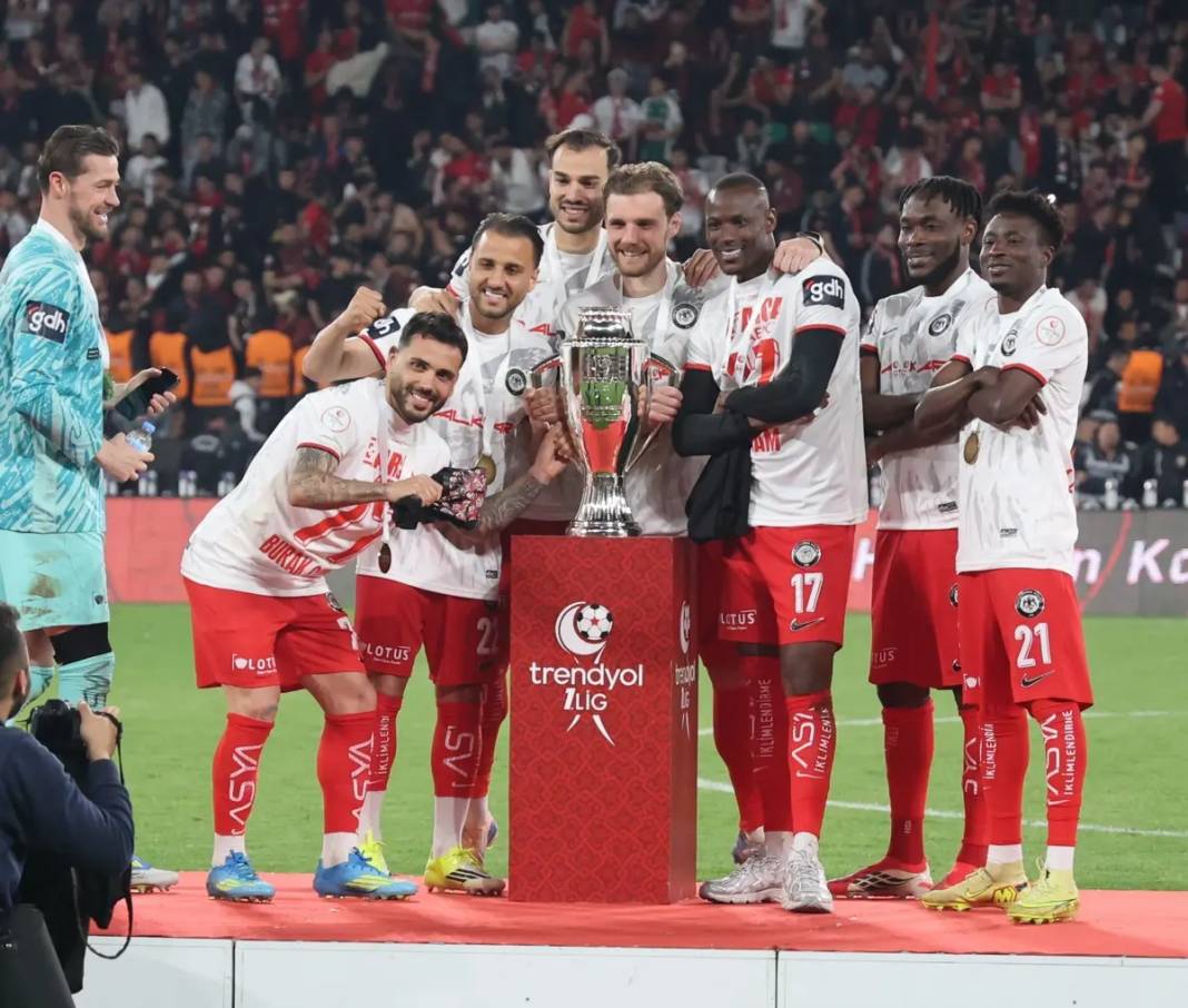 Süper Lig'de yeni sezonun listesi belli oldu! 13 şehirden 18 takım 4
