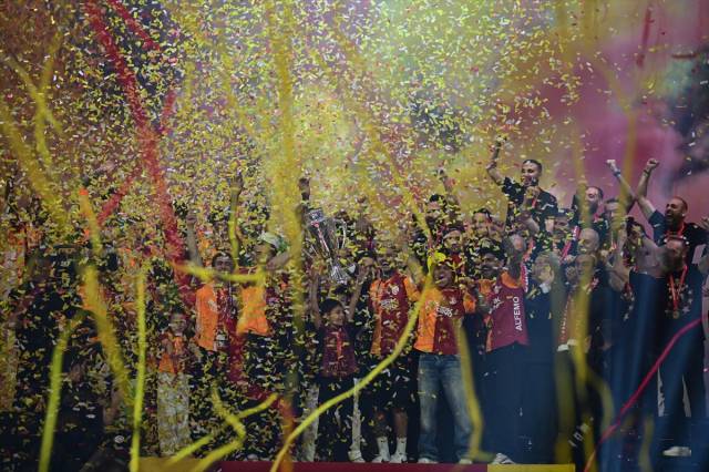 Galatasaray'ın şampiyonluk coşkusu doruklara çıktı! 5