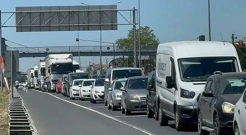 Bayram bitti, tatilcilerin dönüş tatilcilerin dönüş çilesi başladı: Tekirdağ ve İzmit yolunda trafik kilitlendi 2