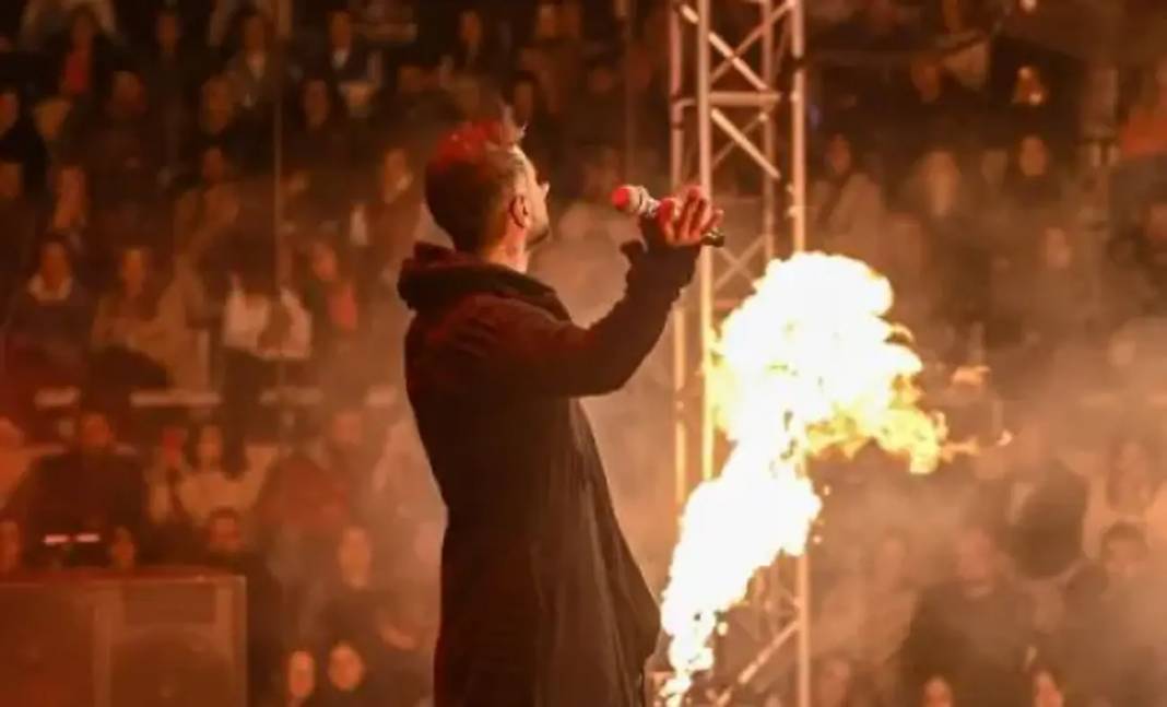 Tan Taşçı konserinde olay: Sahnede alevler yüzüne patladı! 4