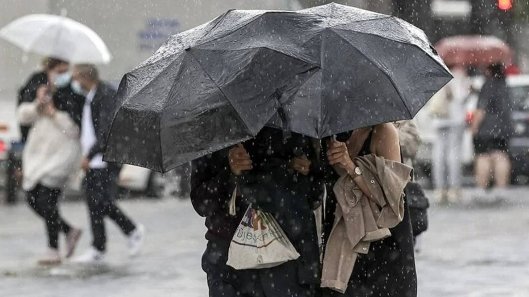Meteorolojiden uyarı var! O bölgelerde yağışlar 4 gün daha sürecek, bugün hava nasıl, Cumartesi hava nasıl olacak? 4