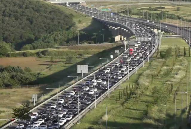 Bayram bitti, tatilcilerin dönüş tatilcilerin dönüş çilesi başladı: Tekirdağ ve İzmit yolunda trafik kilitlendi 5