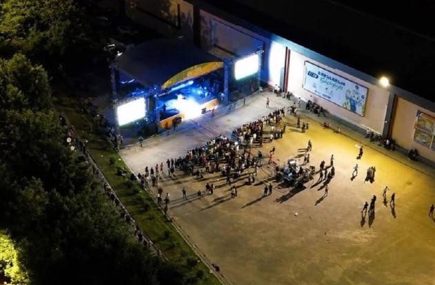 Sahneye çıkan Elif Buse Doğan şaştı kaldı: Millet nerede?... 9