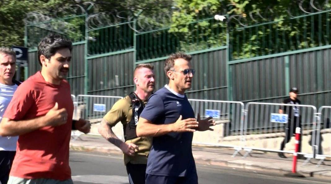 Macron Ankara sokaklarında: NATO Zirvesi kampında sabah koşusuna çıktı 5