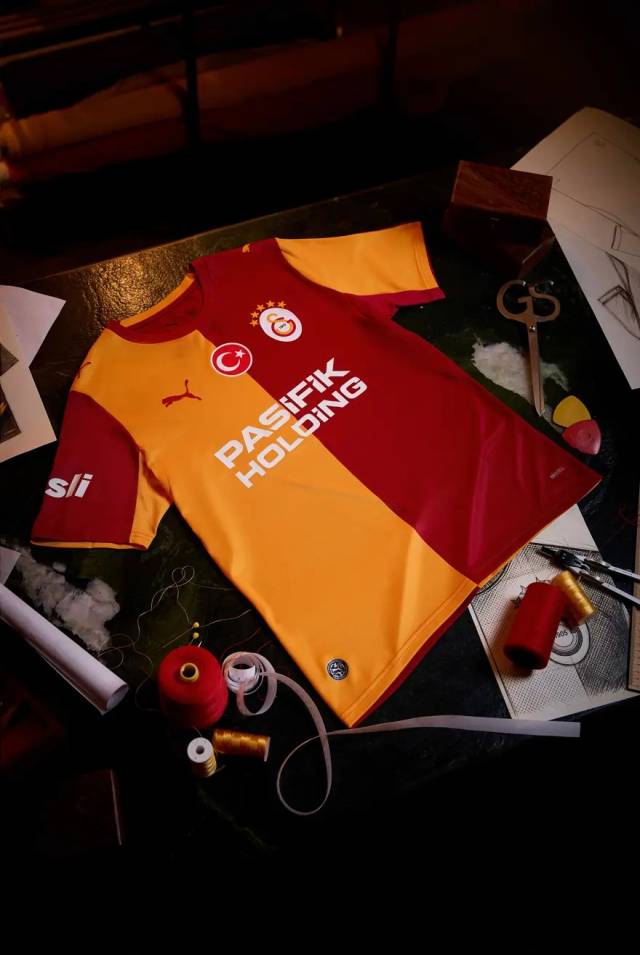 Galatasaray'dan gıcır gıcır formasıyla 5 yıldızlı şov: Fiyatı ise dudak uçuklattı 4