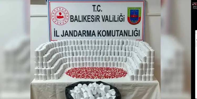 Jandarmadan 24 ilde soluk kesen narkotik operasyon: 138 şüpheli yakalandı 12