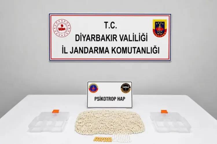 Jandarmadan 24 ilde soluk kesen narkotik operasyon: 138 şüpheli yakalandı 14