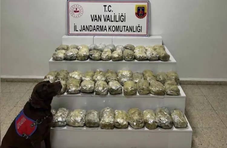 Jandarmadan 24 ilde soluk kesen narkotik operasyon: 138 şüpheli yakalandı 23