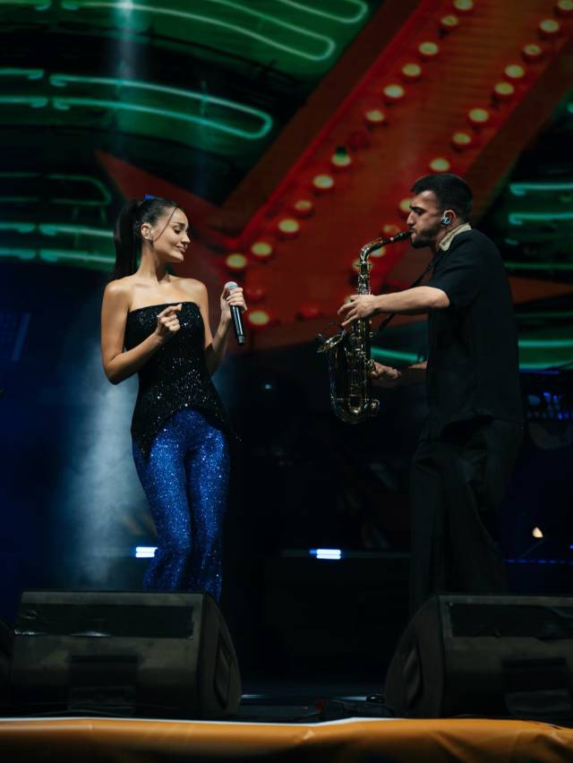 Sahneye çıkan Elif Buse Doğan şaştı kaldı: Millet nerede?... 2
