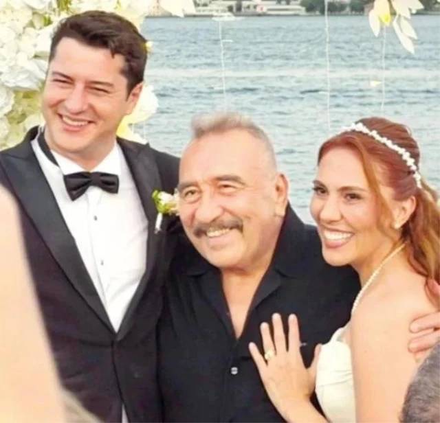Ümit Besen uçağı kaçınca kızı Ezgi Besen'in nikahına yetişemedi! 4