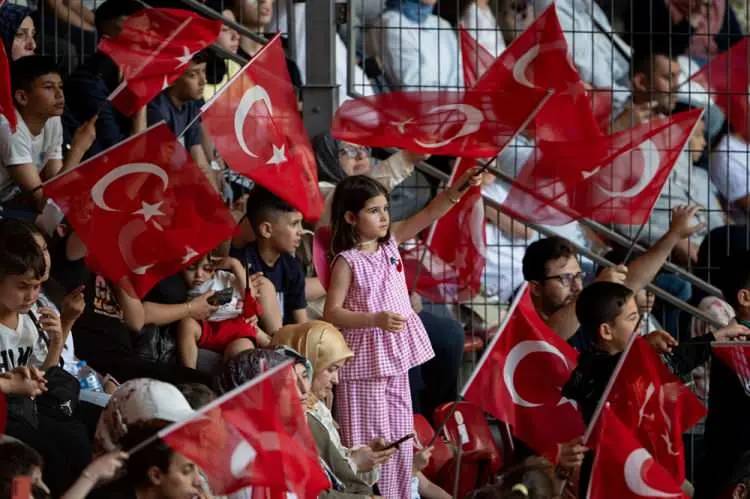 TÜGVA Yaz Okulu Finali'nde Cumhurbaşkanı Erdoğan'a jest: RAMS Park'ta koreografi şöleni! 6