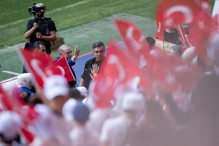 TÜGVA Yaz Okulu Finali'nde Cumhurbaşkanı Erdoğan'a jest: RAMS Park'ta koreografi şöleni! 11