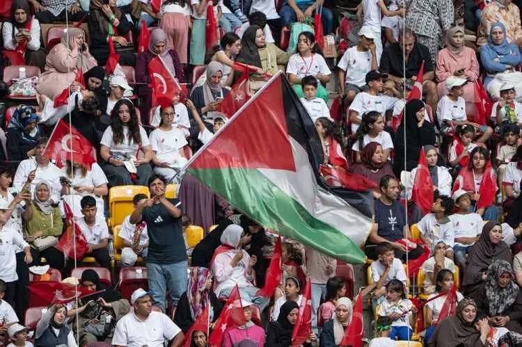 TÜGVA Yaz Okulu Finali'nde Cumhurbaşkanı Erdoğan'a jest: RAMS Park'ta koreografi şöleni! 13