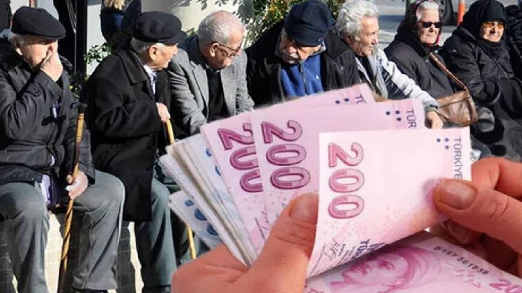 Emekliler dört gözle bekliyordu: Fark ödemeleri hesaplara yatırıldı! 6