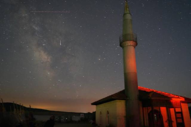 Perseid meteor şöleni: Binlerce kişi izledi, Trafik kilitlendi, kilometrelerce yürüdüler... 8